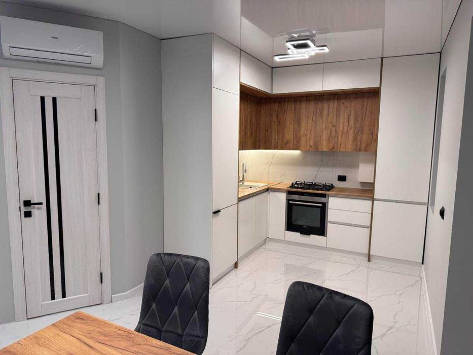 ПРОДАМ однокімнатну квартиру з ремонтом вул.Височана