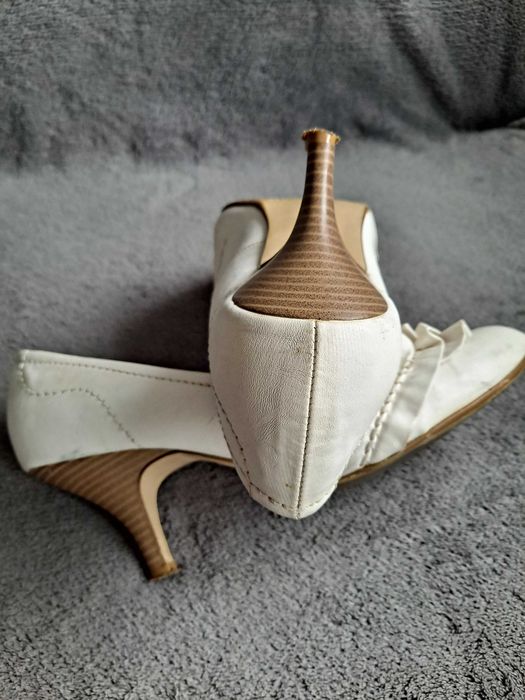 Buty na obcasie Deichmann rozmiar 40 kolor biały