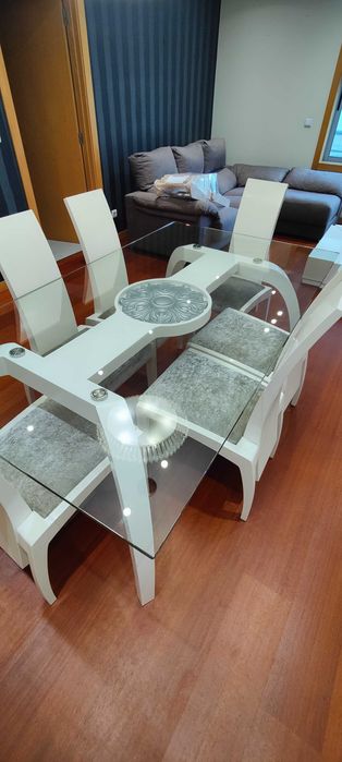 Mesa de jantar de vidro