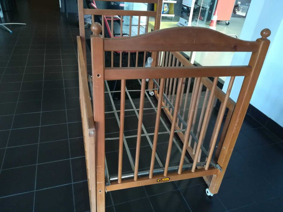Cama de bebe em madeira