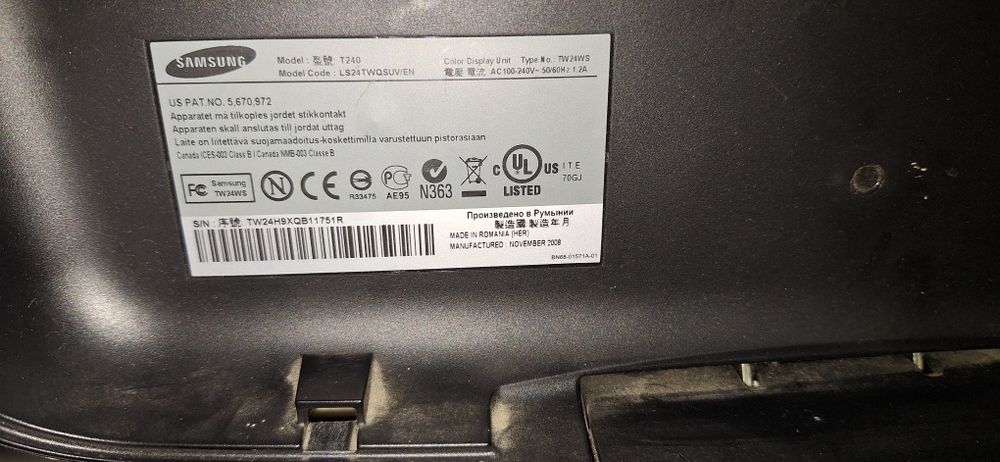 Tv Monitor Samsung T240 z podstawą i pilotem.