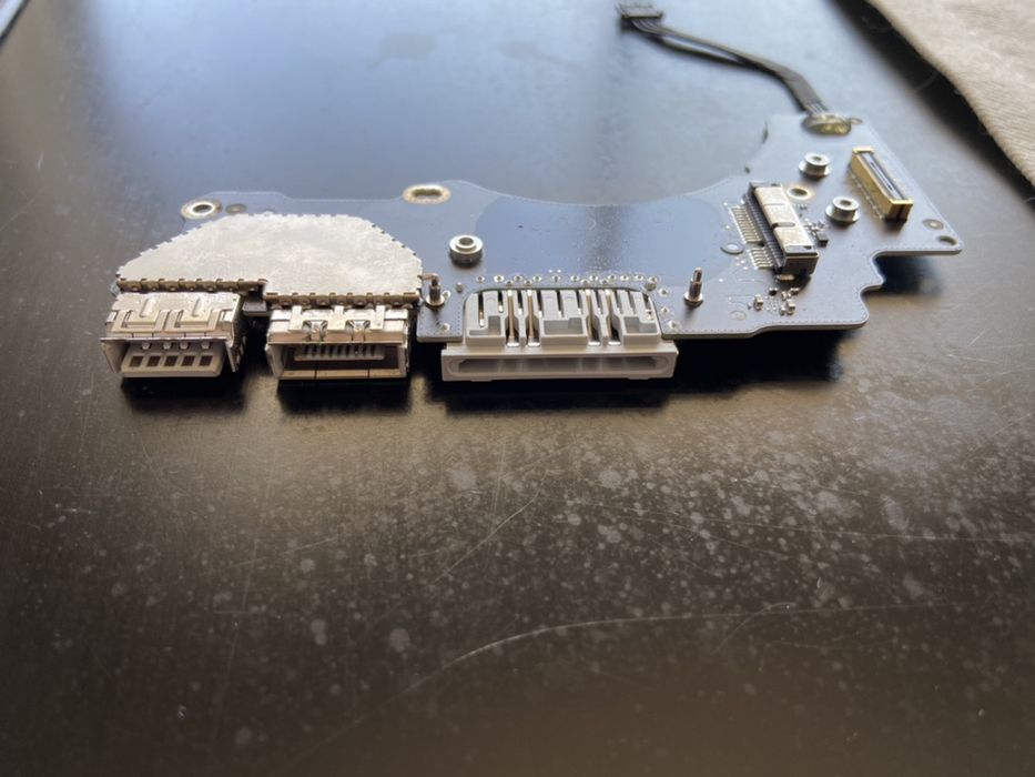 MacBook Pro 13 2015 Right I/O Board64297602466307122
