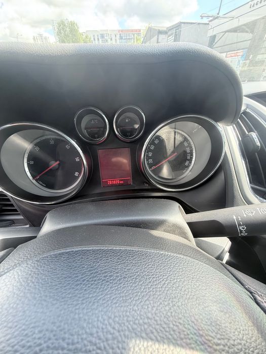 Opel Zafira 2013 , офіційна