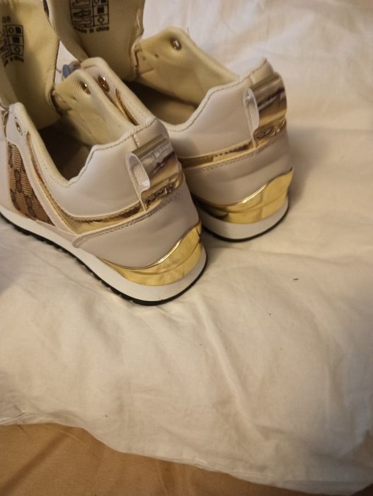 Adidasy zwykle ,