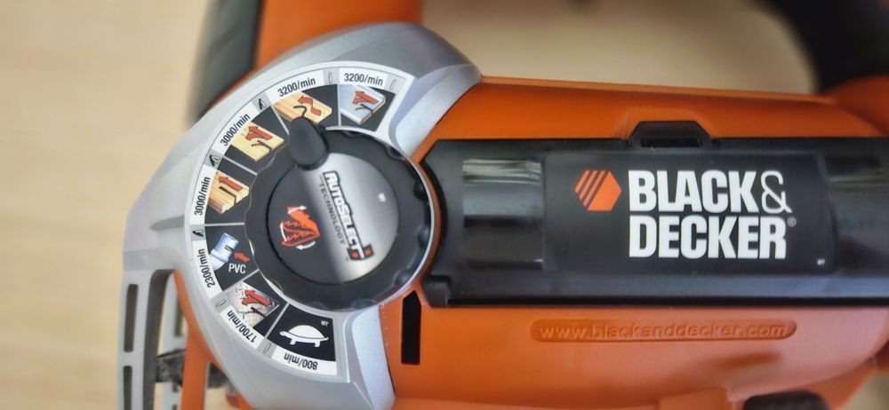 Serra Tico-Tico Black & Decker 620W (Autoselect) + Mala Original