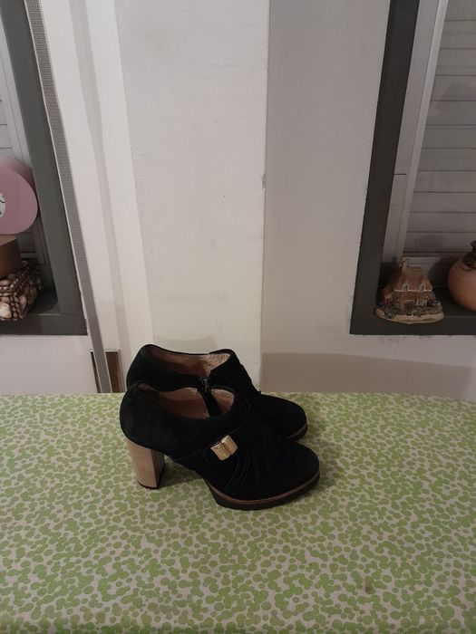 Vendo Sapatos de Senhora muito bonitos como novos
