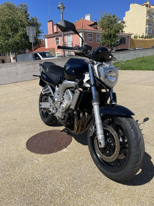 Yamaha FZ6 + Top case GIVI Blade