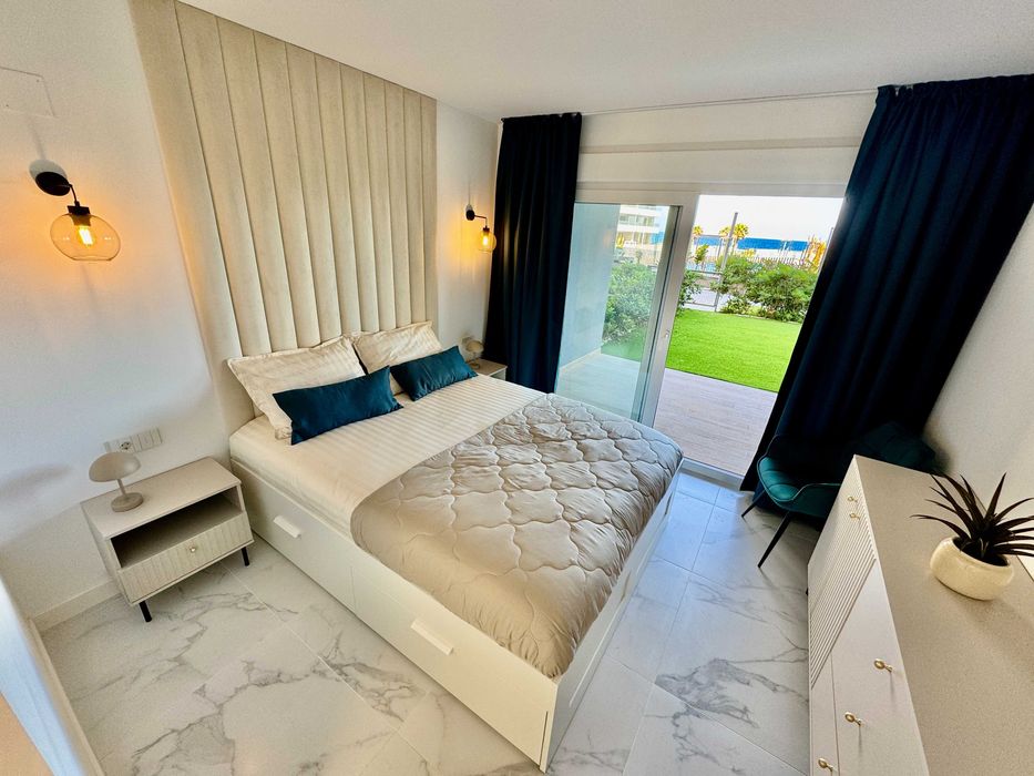 Апартаменти з 2 спальнями · 1-ша лінія моря · Три Басейни · Іспанія