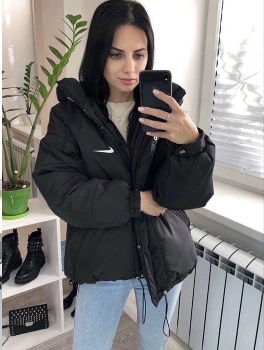 Чорна куртка nike
