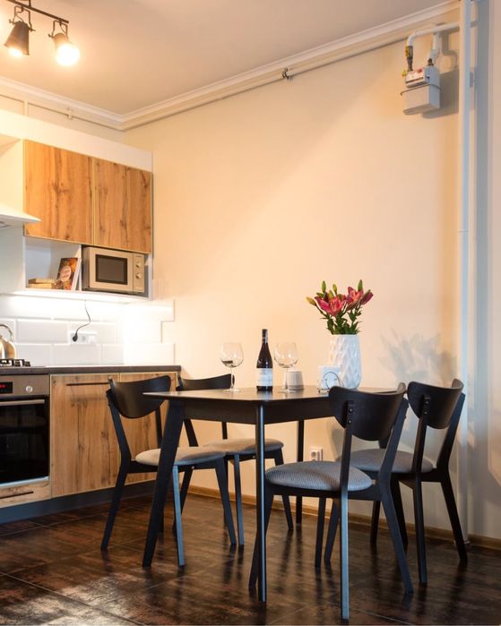 Житло квартира подобово центр новобудова парковка  з балконом АВАЛОН !