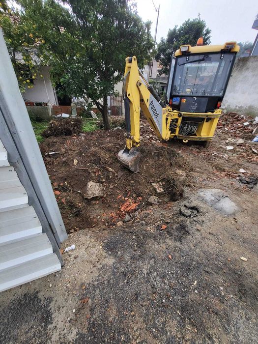 Serviços de limpeza de terreno e demolições