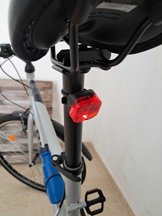 Bicicleta de Trekking Riverside 120  (L). + Capaceta