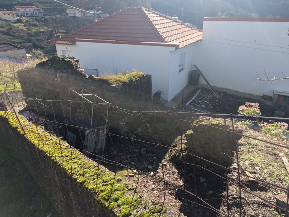 Terreno com ruína
