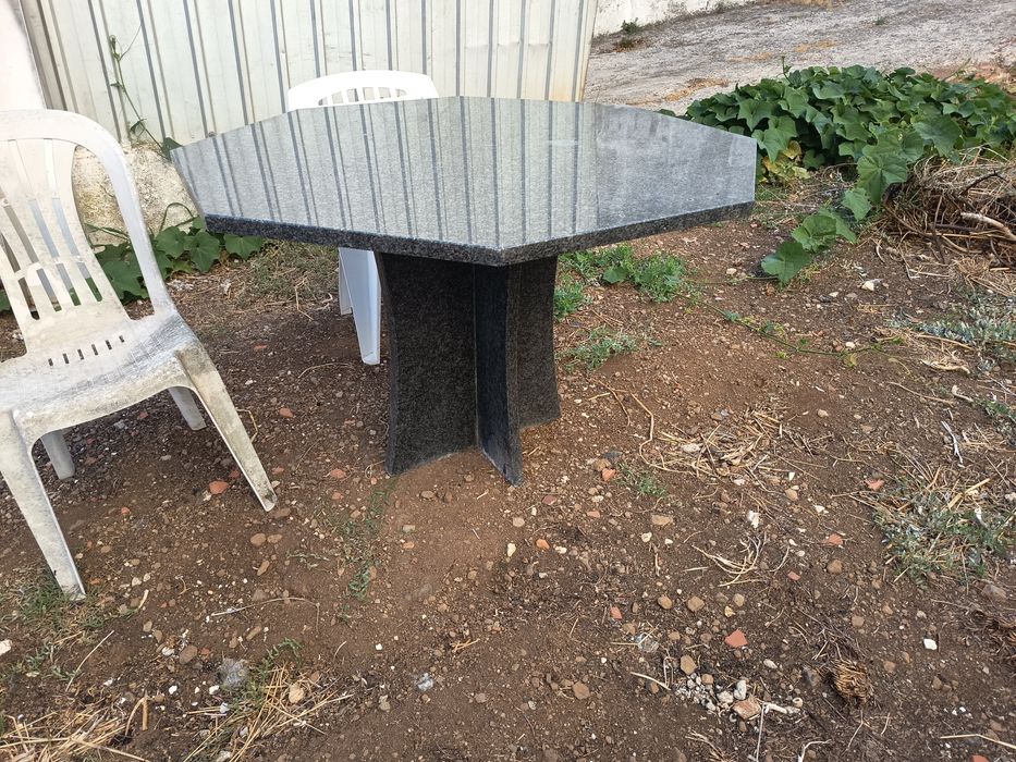 Mesa granito octógonal