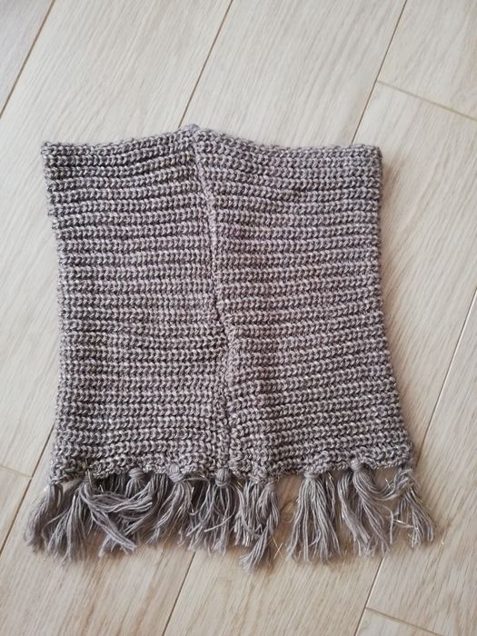 Komin wełniany z frędzlami