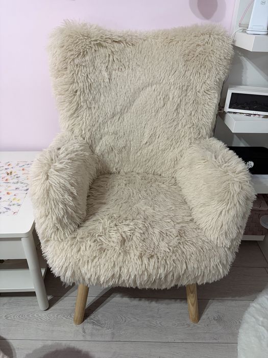 Fotel pluszak biel z podnozkiem