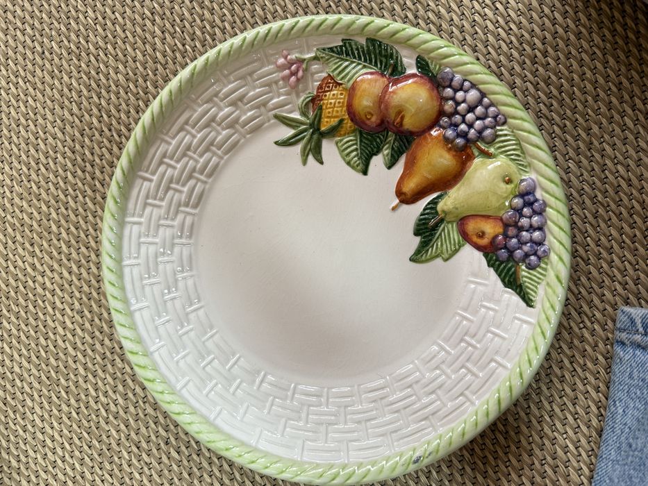 Set of antique tableware431393923557632001
