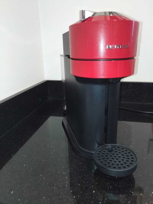 Máquina de café Nespresso Vertuo Next C Cherry Red