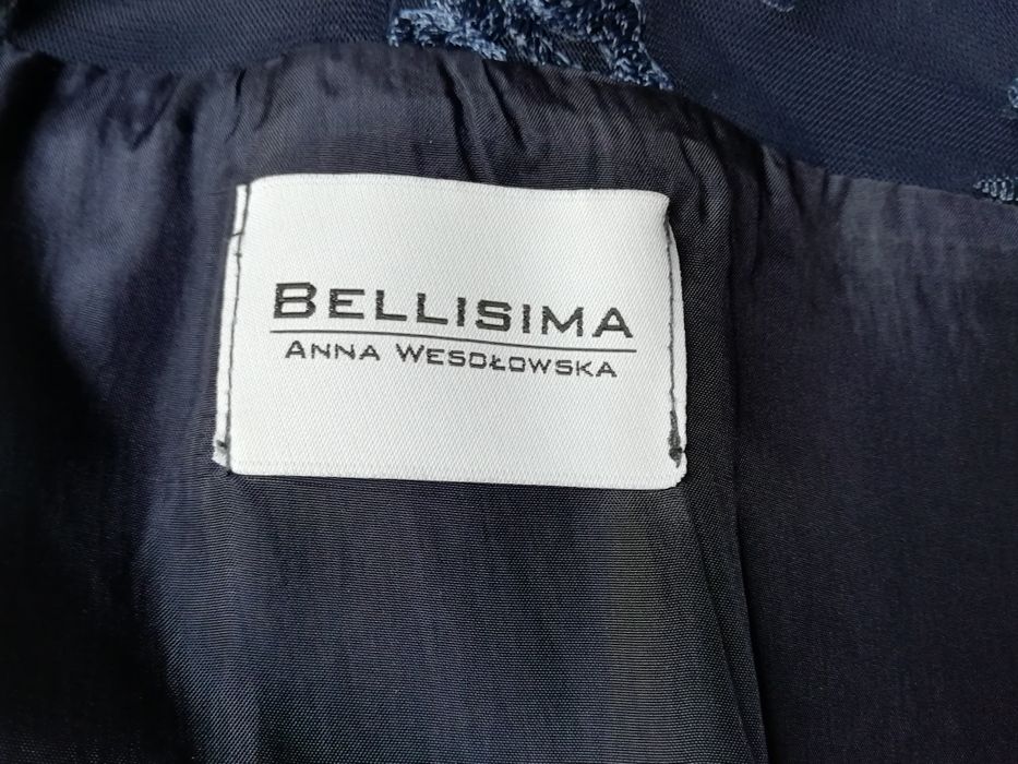 Piękna, elegancka klasyczna sukienka.