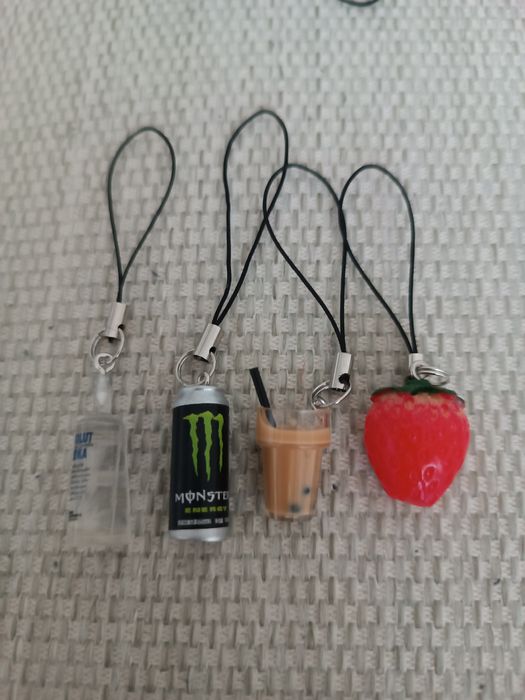 Brincos e phone charms kawaii cute