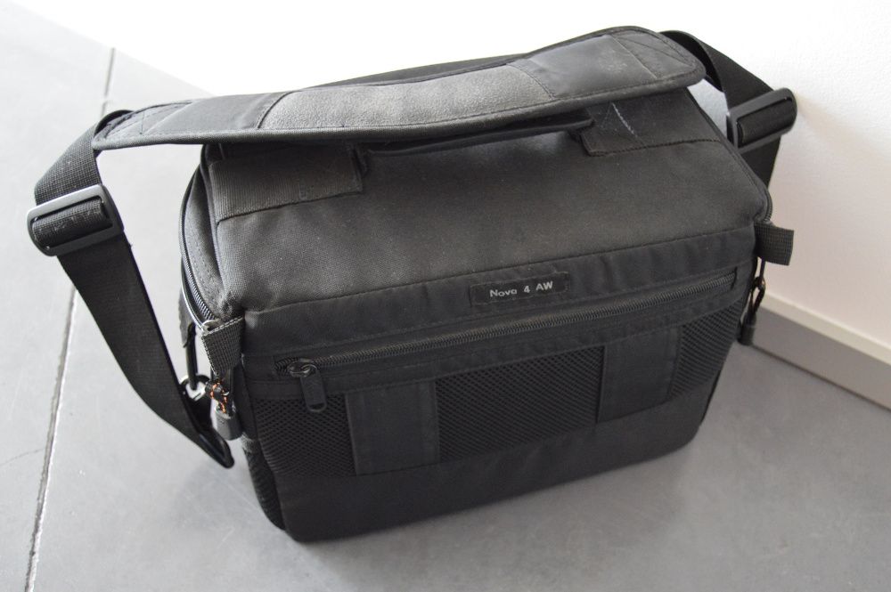 Bolsa Lowepro Nova 4 AW