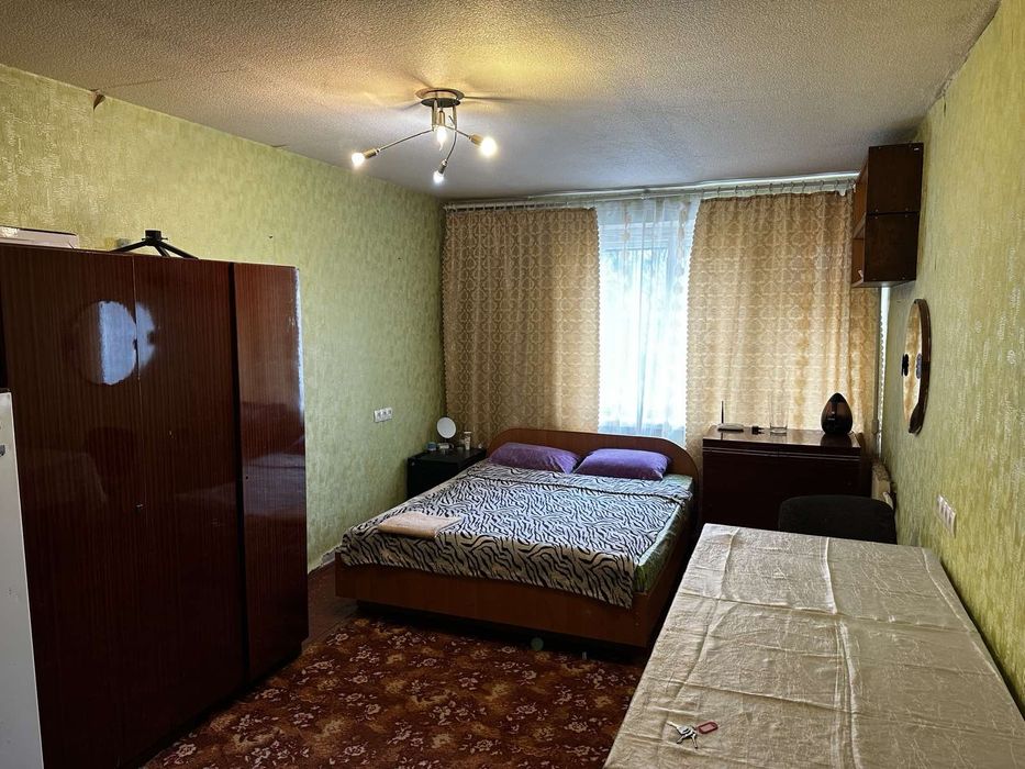 Сдам посуточно гостинку метро Малышева