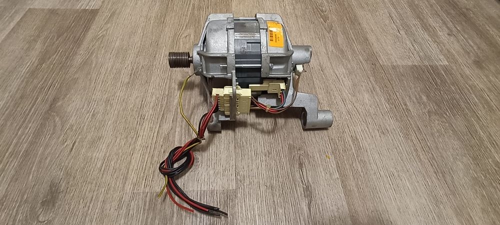 Двигатель к стиральной машине Аriston