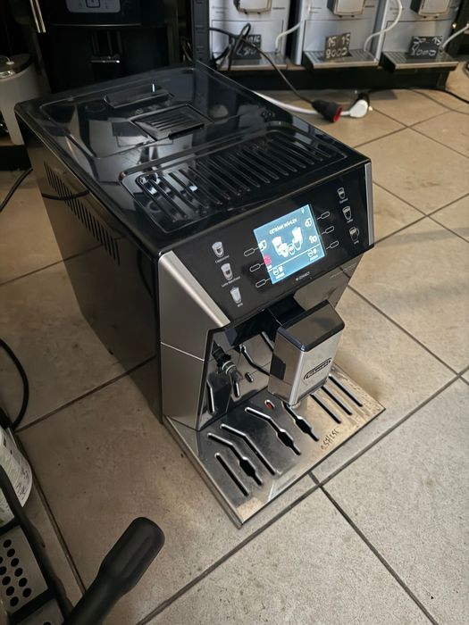 Delonghi Primadonna Class Не обслужена. 2018. Молочник у комплекті