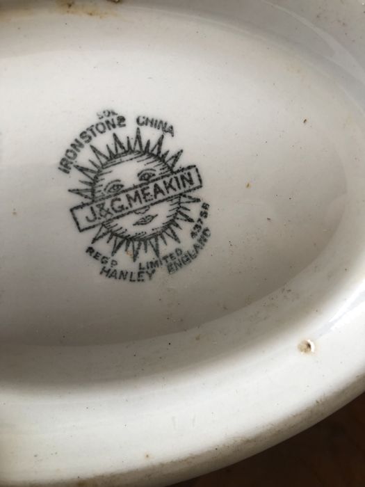 Terrina branca em porcelana