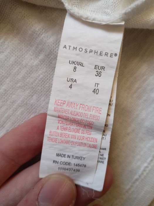 T-shirt z przeplatanymi sznurówkami na barkach / Atmosphere / roz. S
