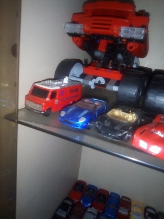 Carros miniaturas e camiões de colecção