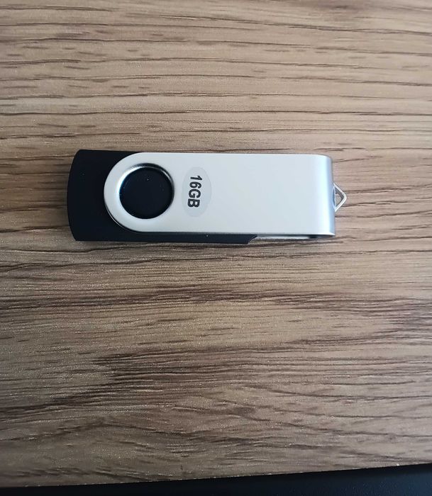 Pendrive z Niemiec Nowy poj. 16GB 3 sztuki