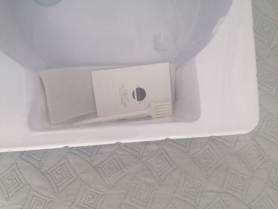 Aspirador robot branco