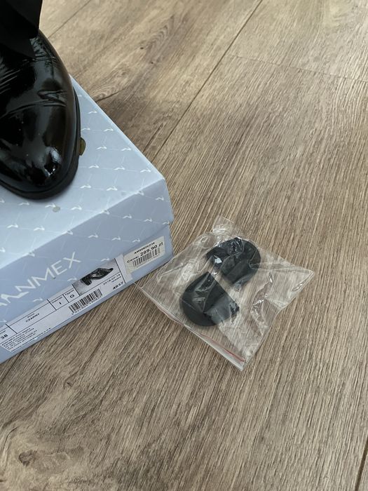 Botki przed kostke skora lakierowana 38roz.