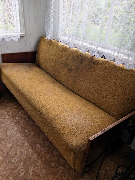 Віддам даром старий диван