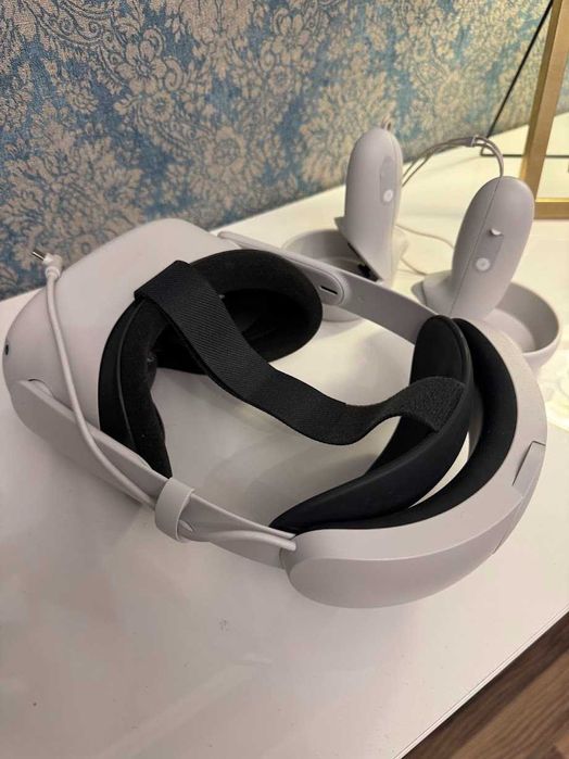 Oculus Quest 2 z  Battery Pack/Comfort Strap - W pełni Sprawny