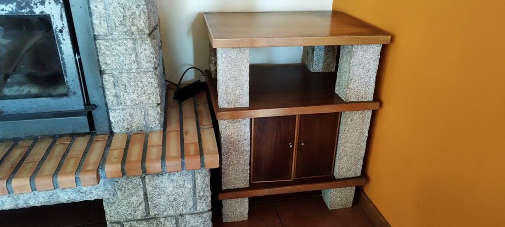Lareira em granito com móveis em granito