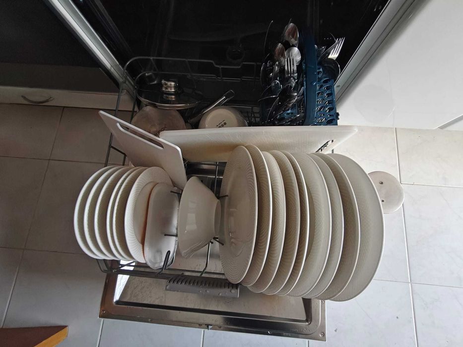 Máquina de lavar loiça Samsung com garantia, 6 meses de uso