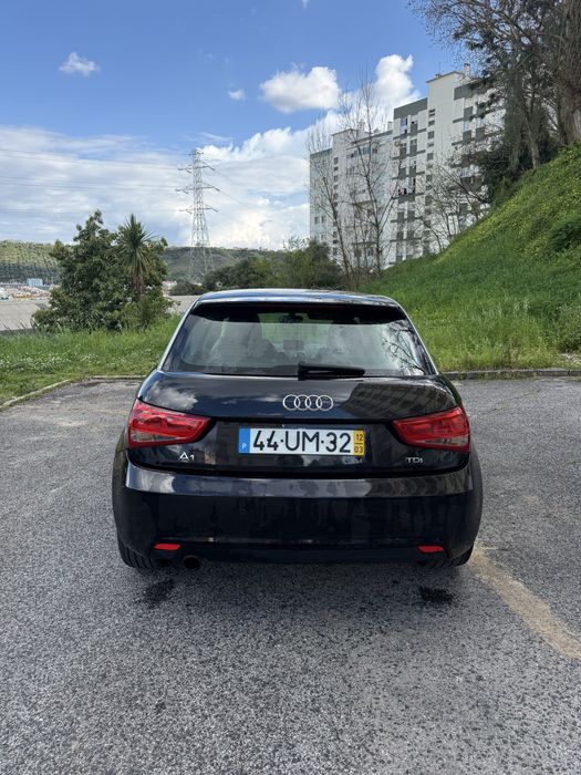 Audi A1 em perfeito estado bancos de couro e teto solar
