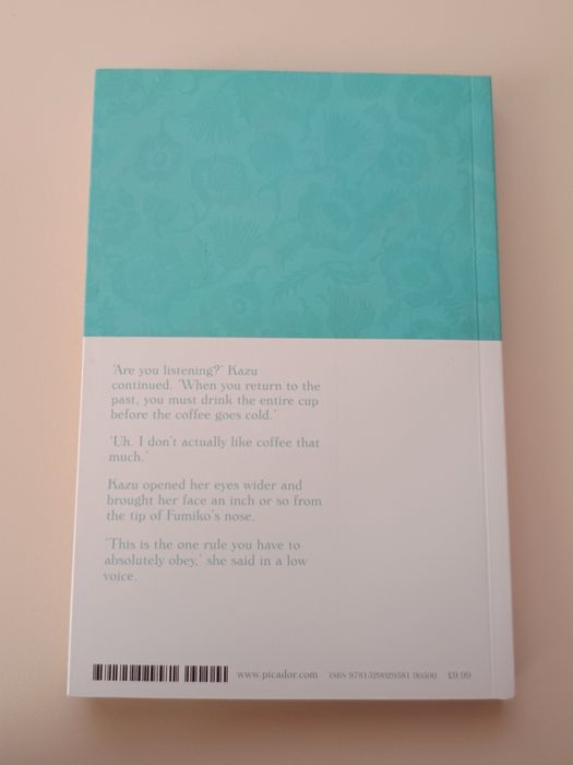 Книга англійською "Before the coffee gets cold"