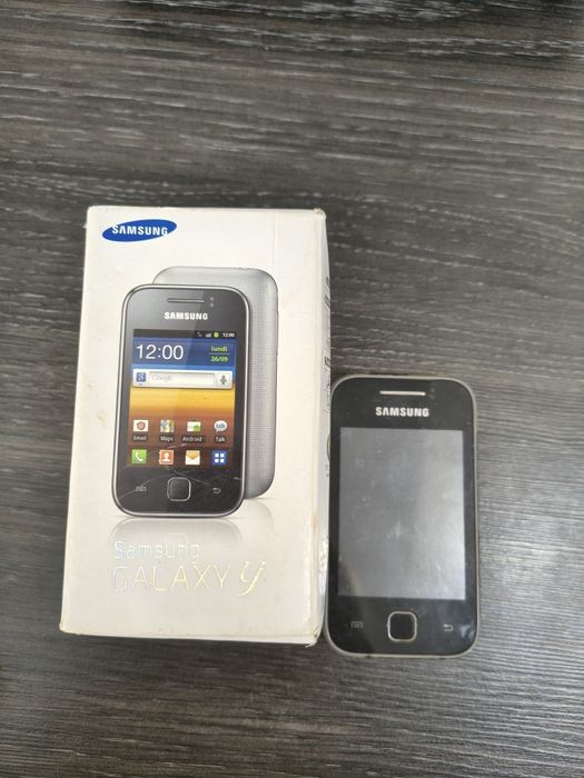 Smartfon Samsung Galaxy Young GT-S5360 uszkodzony
