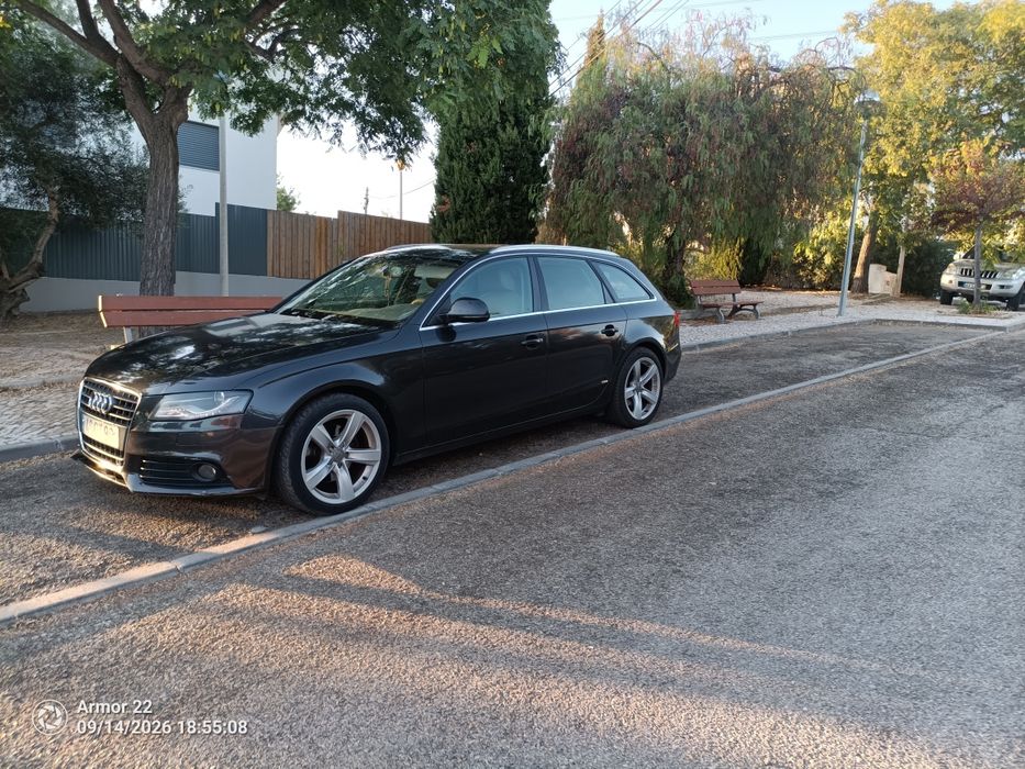Audi A4 b8 ,com motor fiável apesar dos quilómetros , possível trocar por carrinha de 3 lugares