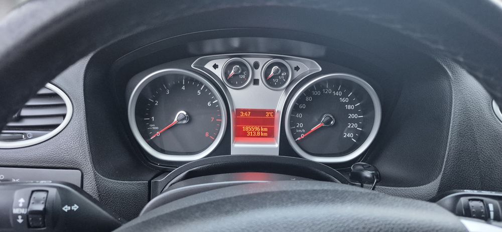 Продаю Форд фокус 2010 2.0 АКПП в комплектации Ghia