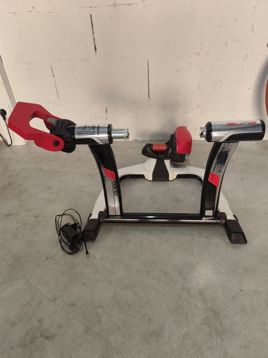 Rolo de Treino Elite Qubo Digital Smart B+, Roda de Treino da Marca Rodi Blaster com Pneu Indoor Van Rysel  700×25, Apoio de Roda BTwin Smooth