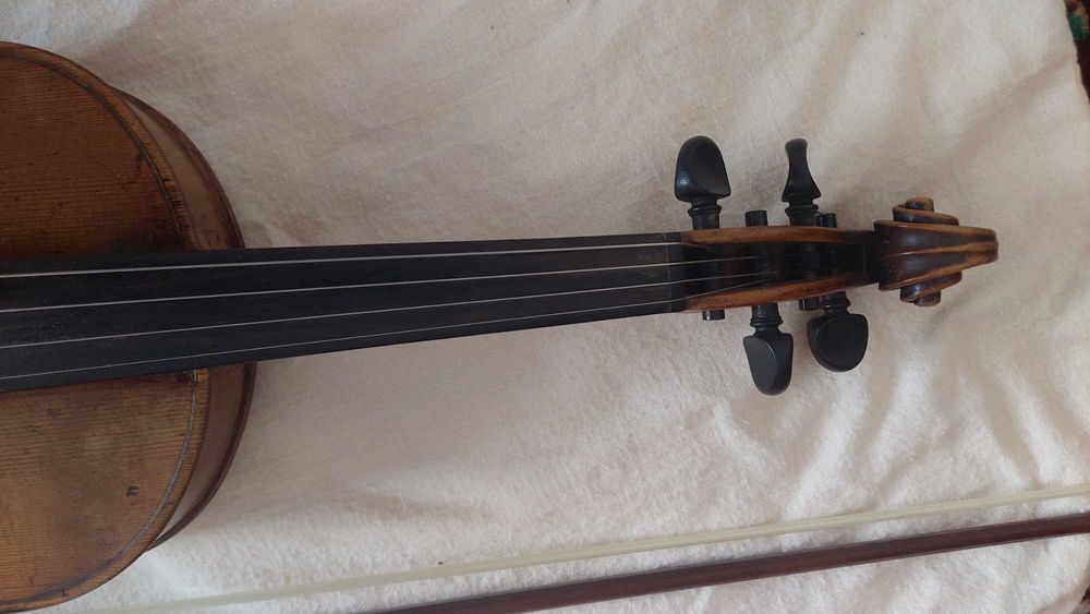 Продам скрипку, старовинна. Львів