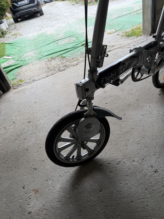 Bicicleta dobravel em aluminio muito versatel