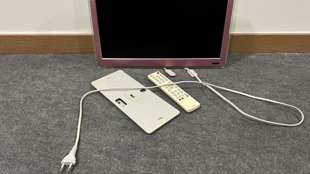 Televisão TLC cor rosa com comando + suporte parede
