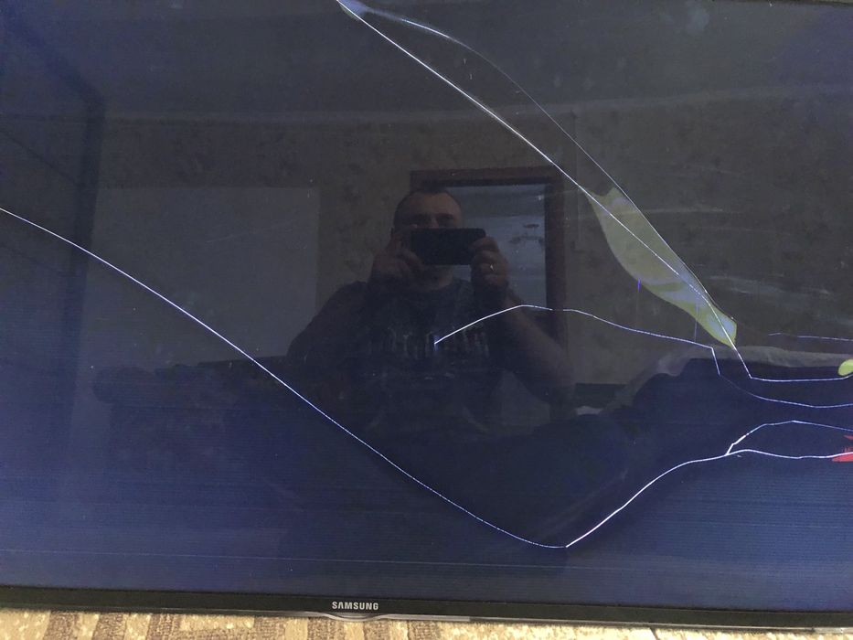 Продам телевизор самсунг.На запчасти.