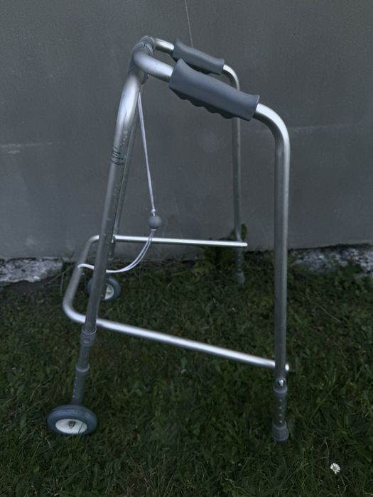 Chodzik dla seniorów, lekki