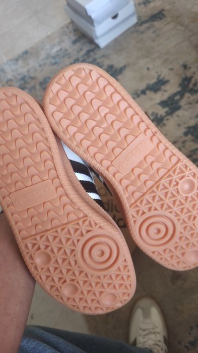 Adidas og samba. Novas